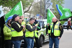 Berechtigte Anliegen und Forderungen der Justizvollzugsbediensteten zeitnah aufgreifen Berechtigte Anliegen und Forderungen der Justizvollzugsbediensteten zeitnah aufgreifen
